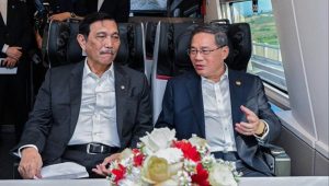 Luhut Binsar Pandjaitan Dampingi Perdana Menteri Tiongkok Jajal Kereta Cepat