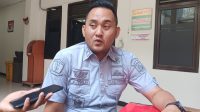 DIWAWANCARA: Kepala Seksi Pidana Umum Kejaksaan Negeri Kota Sukabumi, Achmad Tri Nugraha saat diwawancara Radar Sukabumi, Senin (16/10).(FT: BAMBANG/RADARSUKABUMI)