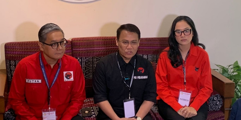 Ketua DPP PDIP, Ahmad Basarah (tengah) di Sekolah Partai DPP PDIP, Jakarta Selatan
