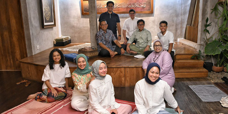 Keluarga Anies Baswedan dan Muhaimin Iskandar bercengkerama di Lebak Bulus/Ist
