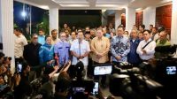 Ketua Umum Gerindra Prabowo Subianto bersama para elite Koalisi Indonesia Maju saat mengumumkan Gibran Rakabuming Raka sebagai cawapres/Net