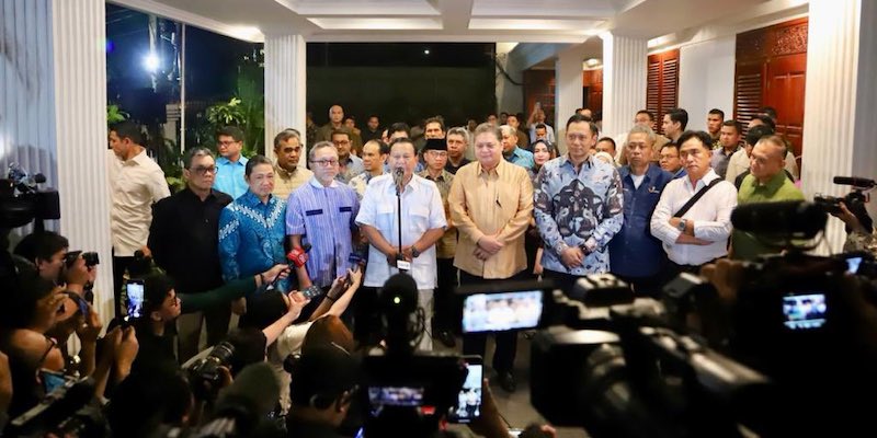 Ketua Umum Gerindra Prabowo Subianto bersama para elite Koalisi Indonesia Maju saat mengumumkan Gibran Rakabuming Raka sebagai cawapres/Net