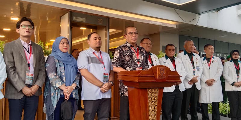 Ketua KPU Hasyim Asyari di RSPAD Gatot Soebroto, Jakarta Pusat