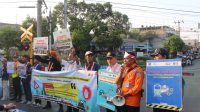 Daop 1 Jakarta berkolaborasi dengan komunitas pencinta kereta api melaksanakan Sosialisasi Keselamatan di Perlintasan Sebidang, di Perlintasan JPL 52 Stasiun Kebayoran, Minggu (29/10). 