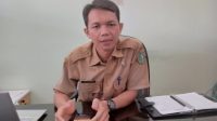 DIWAWANCARA: Kabid Kepegawaian BKPSDM Kota Sukabumi, Angga Sugia Wijaya saat diwawancara di ruang kerjanya, Senin (23/10).