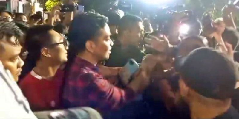 Wali Kota Solo Gibran Rakabuming Raka hadir dalam acara "Indonesia Memanggil Gibran" di Tugu Proklamasi, Menteng, Jakarta Pusat pada Sabtu malam (21/10)