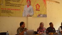 MENJELASKAN : Anggota DPRD Provinsi Jawa Barat Fraksi Gerindra, Lina Ruslinawati saat mendengarkan penjelasan dari KPAI soal kekerasan anak di Kabupaten Sukabumi.