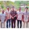 DIEKSEKUSI : Lima terdakwa kasus gurandil di wilayah Kecamatan Simpenan, saat foto bersama dengan JPU Kejaksaan Negeri Kabupaten Sukabumi.(FOTO : UNTUK RADAR SUKABUMI)