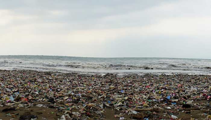 Pantai Cibutun SUkabumi Penuh Sampah