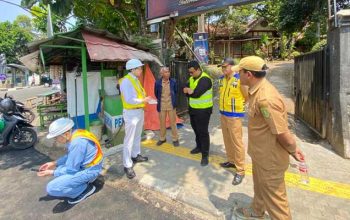 Petugas DPUTR Kota Sukabumi