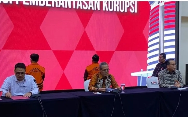 Wakil Ketua KPK Alexander Marwata dalam konferensi pers di Gedung Merah Putih KPK, Jakarta, Jumat.