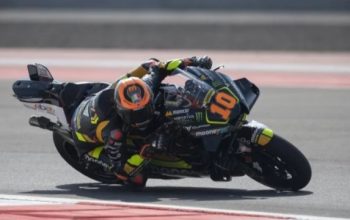 Pembalap Mooney VR46 Racing Team Luca Marini memacu kecepatan pada sesi latihan bebas 2 MotoGP seri ke-15 di Pertamina Mandalika International Street Circuit, Lombok Tengah, NTB, Jumat (13/10/2023). (WAHYU PUTRO A)
