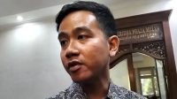 Wali Kota Surakarta Gibran Rakabuming Raka memberikan keterangan kepada wartawan di Solo, Jawa Tengah, Rabu (18/10/2023).