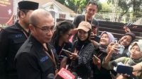 Ketua Komisi Pemilihan Umum (KPU) RI Hasyim Asy’ari menjawab pertanyaan wartawan saat ditemui di sela-sela kegiatannya di Kantor KPU RI, Jakarta, Kamis (19/10/2023).