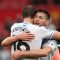 Pencetak gol tunggal untuk Crystal Palace, Joachim Andersen, merayakan kemenangan bersama Joel Ward setelah berakhirnya pertandingan Liga Inggris antara Manchester United kontra Crystal Palace di Old Trafford, Manchester, Sabtu (30/9/2023). (REUTERS/Russell Cheyne)