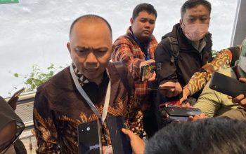 Kepala Dinas Perhubungan Jawa Barat Koswara saat memberikan keterangan di Stasiun Bandung, Jawa Barat (2/10/2023). (Rubby Jovan)