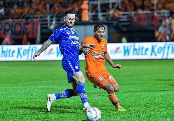 Persib Bandung saat melawan pemuncak Borneo FC Samarinda dipaksa bermain imbang 1-pada pekan ke-16 Liga 1 2023/24. Sempat unggul 1-0, Pesut Etam kecolongan gol bunuh diri.