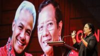 Ketua DPP PDI Perjuangan Puan Maharani dalam acara Konsolidasi Relawan Ganjar Pranowo-Mahfud MD se-Jawa Timur di Kota Surabaya, Jawa TImur, Sabtu (21/10/2023). (Rizal Hanafi)