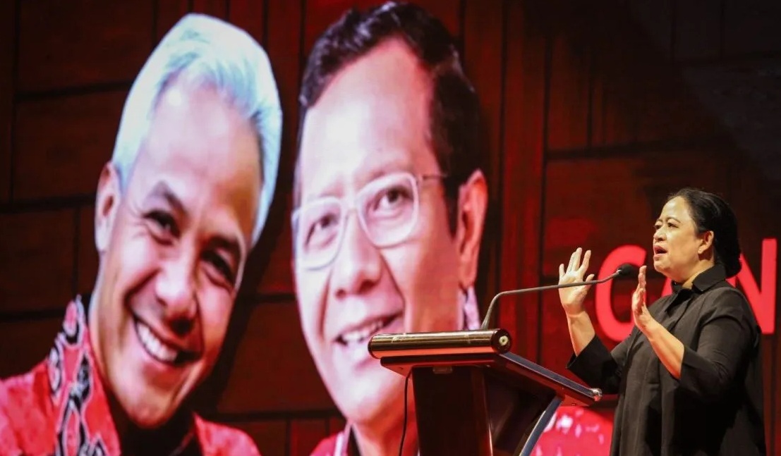 Ketua DPP PDI Perjuangan Puan Maharani dalam acara Konsolidasi Relawan Ganjar Pranowo-Mahfud MD se-Jawa Timur di Kota Surabaya, Jawa TImur, Sabtu (21/10/2023). (Rizal Hanafi)