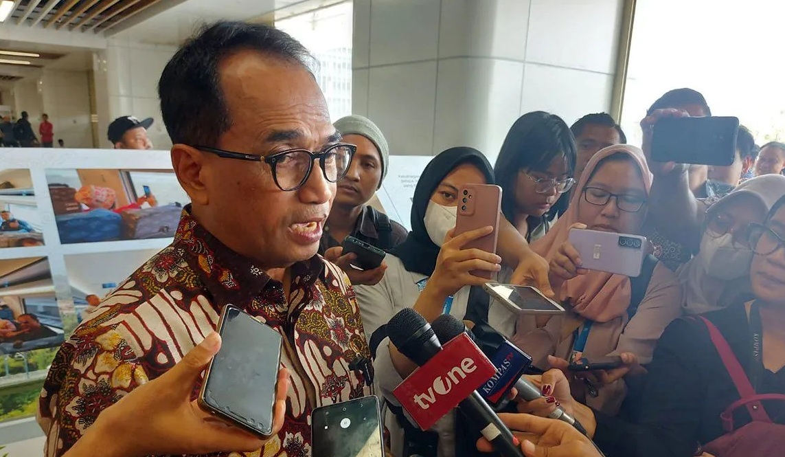 Menteri Perhubungan Budi Karya Sumadi ditemui di sela-sela peresmian kereta cepat Jakarta-Bandung atau Whoosh di Stasiun Halim, Jakarta Timur, pada Senin (2/10/2023). (Andi Firdaus)