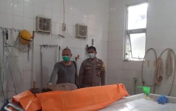 Jasad M Ahyar saat berada di ruang pemulasaraan jenazah RSUD Palabuhanratu, Kabupaten Sukabumi, Jawa Barat. Jasad warga Kecamatan Babakanmadang, Kabupaten Bogor ini ditemukan nelayan di Pantai Citepus pada Sabtu, (21/10/2023). (Antara)