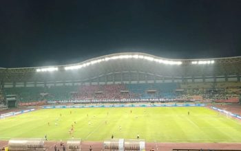 Suasana pertandingan Liga 1 antara Persija Jakarta menjamu Rans Nusantara FC yang berlangsung di Stadion Patriot Candrabagha, Bekasi, Minggu (22/10/2023). (RAUF ADIPATI)