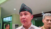 Penjabat Gubernur Jawa Barat Bey Triadi Machmudin memberikan keterangan di Gedung PLUT Kabupaten Bandung, Soreang, Kabupaten Bandung, Jawa Barat, Senin (23/10/2023). (Ricky Prayoga)