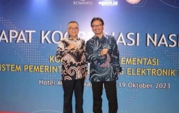 Wabup Sukabumi Iyos Somantri (kiri) saat menghadiri Rapat Koordinasi Nasional Kolaborasi Implementasi Sistem Pemerintahan Berbasis Elektronik Nasional di Hotel Mulia Senayan, Jakarta Pusat beberapa waktu lalu. (Diskominfosan Kabupaten Sukabumi)