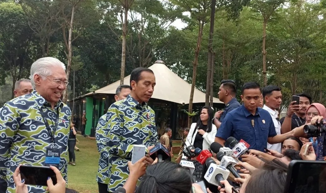 Presiden Joko Widodo memberikan keterangan terkait sejumlah isu aktual kepada wartawan di Jakarta, Selasa (24/10/2023). (Indra Arief Pribadi)