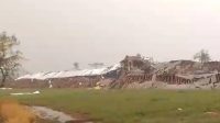 Bangunan kandang ayam di Desa Babakancaringin, Kecamatan Karangtengah, Kabupaten Cianjur, Jawa Barat, ambruk diterjang angin puting beliung, Selasa (23/10/2023).(Ahmad Fikri)