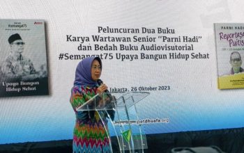 Ketua Dewan Pers Ninik Rahayu memberikan sambutan pada acara peluncuran buku wartawan senior sekaligus Pemimpin Redaksi LKBN ANTARA 1998-2000 Parni Hadi di Jakarta, Kamis (26/10). (Uyu Septiyati Liman)
