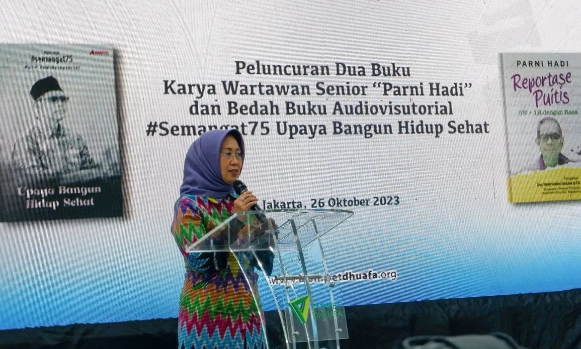 Ketua Dewan Pers Ninik Rahayu memberikan sambutan pada acara peluncuran buku wartawan senior sekaligus Pemimpin Redaksi LKBN ANTARA 1998-2000 Parni Hadi di Jakarta, Kamis (26/10). (Uyu Septiyati Liman)