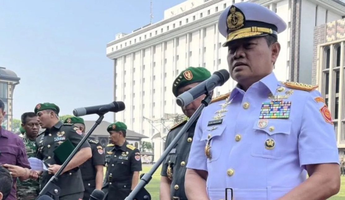 Panglima TNI Laksamana TNI Yudo Margono memberikan keterangan di Markas Besar TNI Angkatan Darat, Jakarta, Jumat (27/10/2023). (Genta Tenri Mawangi)