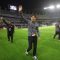 Pelatih Timnas Indonesia Shin Tae-yong (tengah) melambaikan tangan kepada para suporter usai pertandingan persahabatan FIFA Matchday antara Timnas Indonesia melawan Timnas Turkmenistan di Stadion Gelora Bung Tomo, Surabaya, Jawa Timur, Jumat (8/9/2023). (Moch Asim)