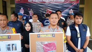 Gara-gara Dikeluarkan Dari Grup WhatsApp, Pria di Bandung Bunuh Teman