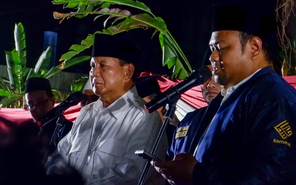 Ketum Samawi Muhammad Nahdy (kanan) mendeklarasikan dukungan Samawi terhadap Ketua Umum serta bakal calon presiden dari Partai Gerindra Prabowo Subianto, di kediaman Prabowo, Jakarta Selatan, Sabtu (7/10/2023). (Uyu Septiyati Liman)