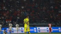 Kiper Persija Jakarta Andritany Ardhiyasa saat dalam pertandingan BRI Liga 1 yang mempertemukan Persija menghadapi Bali United yang berlangsung di Stadion Patriot Candrabaga, Bekasi, Minggu (24/09/2023). (BRI Liga 1)