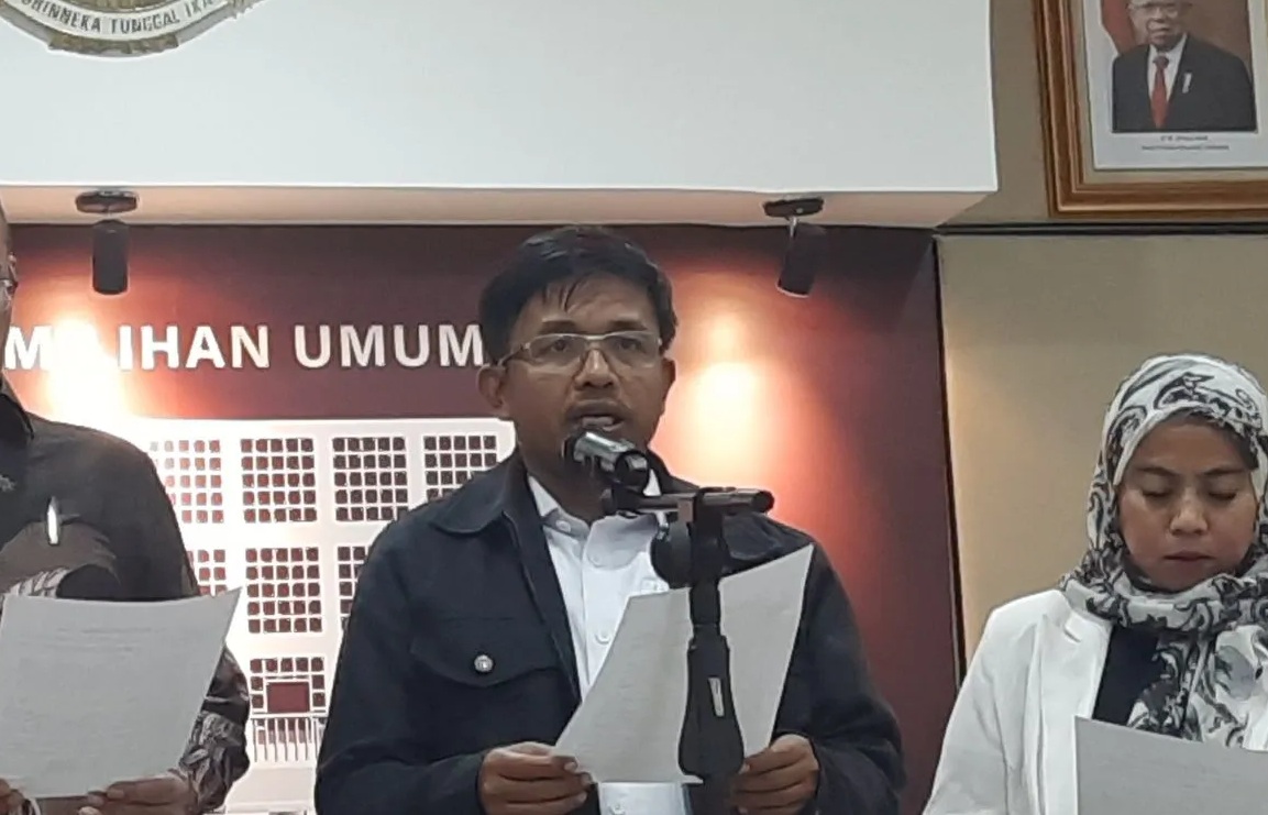 Anggota KPU RI Idham Holik mengatakan para kepala daerah harus meminta izin kepada presiden jika ingin mendaftar sebagai pasangan calon presiden dan calon wakil presiden.