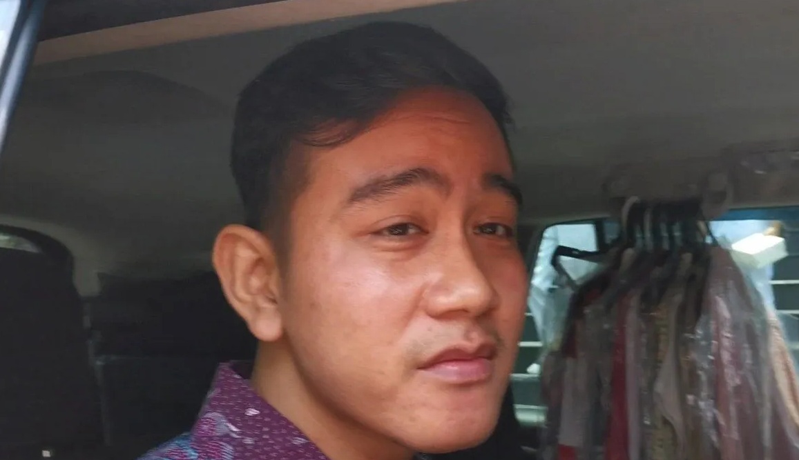 Wali Kota Surakarta Gibran Rakabuming Raka bertemu dengan wartawan di Solo, Jawa Tengah, Kamis (19/10/2023).