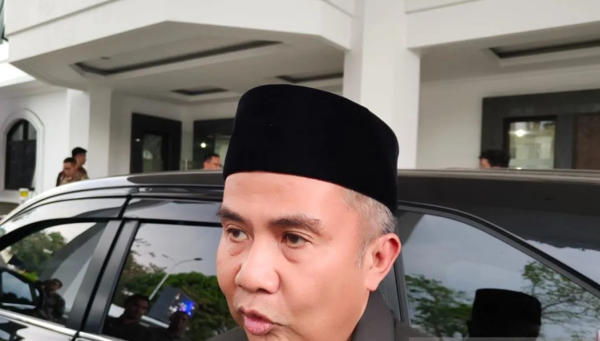 Penjabat Gubernur Jawa Barat (Jabar) Bey Triadi Machmudin memberikan keterangan, di Gedung DPRD Jawa Barat, Jumat (20/10/2023).