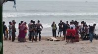 Warga Bogor di Pantai Citepus Sukabumi