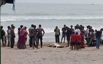 Warga Bogor di Pantai Citepus Sukabumi