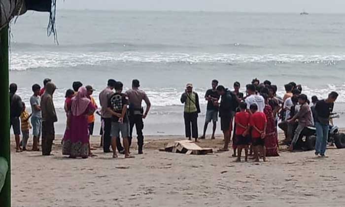 Warga Bogor di Pantai Citepus Sukabumi