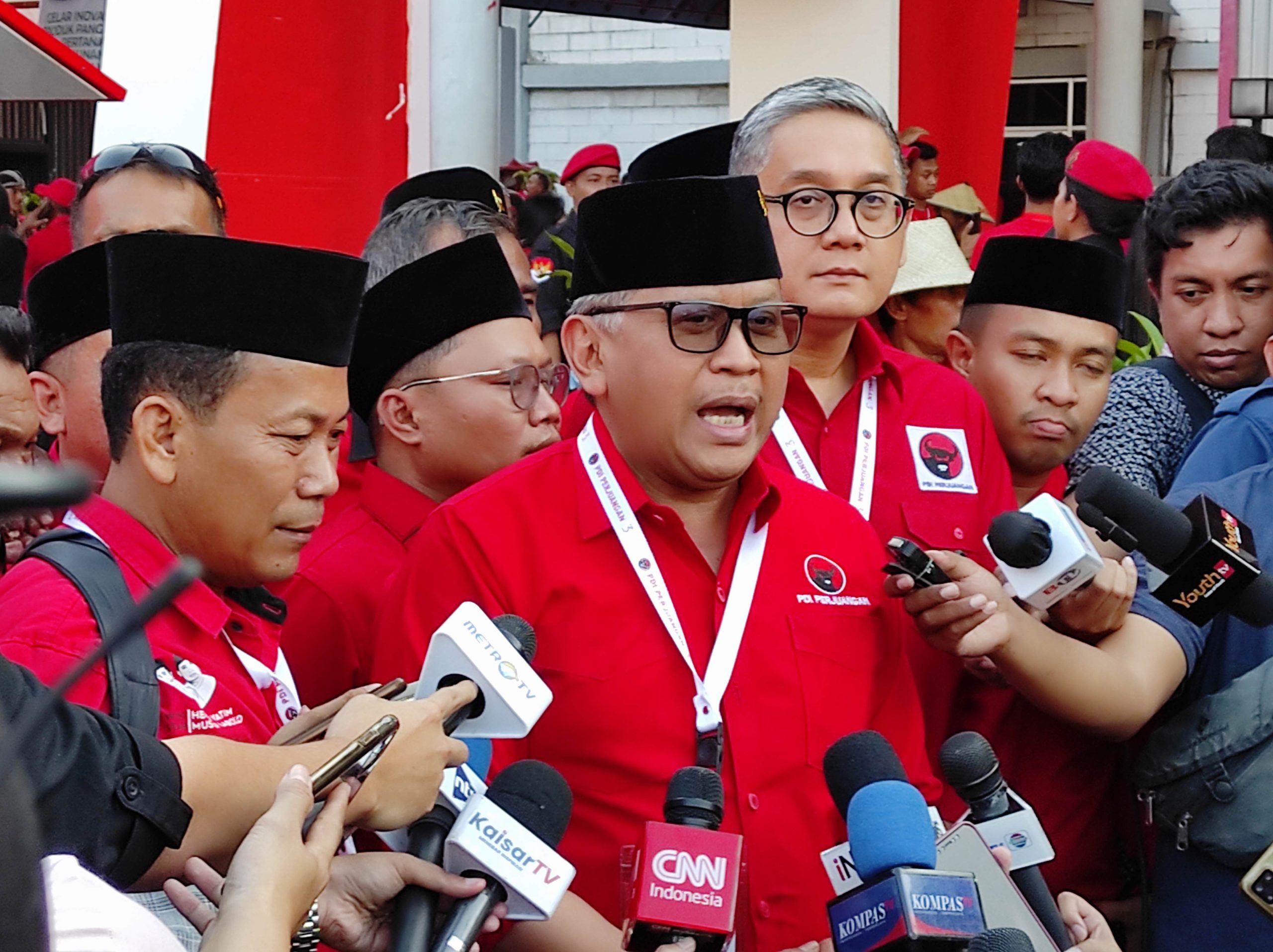 Sekretaris Jenderal (Sekjen) PDI Perjuangan, Hasto Kristiyanto-Intan Afrida Rafni-