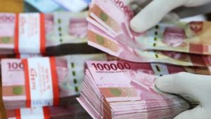 Rupiah Anjlok ke Level Rp 15.575 per Dolar AS