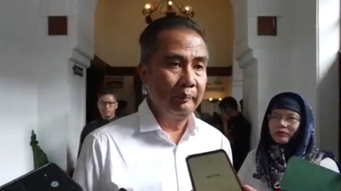 Penjabat Gubernur Jawa Barat Bey Triadi Machmudin memberikan keterangan di Gedung Sate Bandung, Kamis (2/11/2023). (Ricky Prayoga)