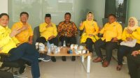 REKOMENDASI : Sejumlah kader Golkar Kota dan Kabupaten Sukabumi yang mendapatkan surat rekomendasi dari DPP Golkar. (foto : ist)