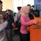 RILIS: Kapolres Sukabumi Kota saat memperlihatkan sejumlah barang bukti yang berhasil diamankan, Sabtu (18/11).(FT: BAMBANG/RADARSUKABUMI)