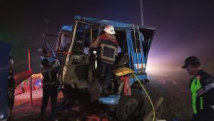 Exit Tol Bocimi Ruas Parungkuda Makan Korban, Supir dan Penumpang Tronton Tewas di Lokasi