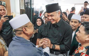 KENAL LAMA: Ganjar Pranowo bersilaturahmi ke kediaman Syech Sayyid Abdul Rahim Assegaf (Habib Puang Makka) di Makassar, pada Sabtu (18/11).